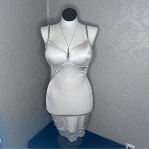 Spanx Assets 1X full leng shaper no wire lightly lined great condition